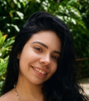 María R.